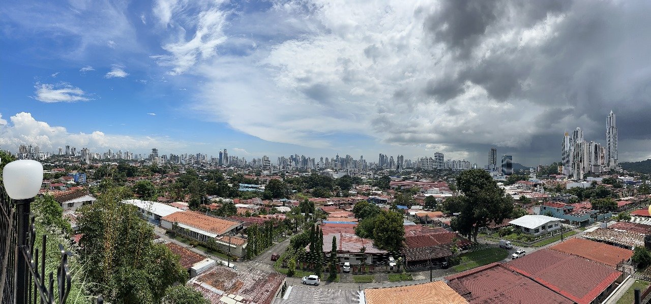 El Dorado / Betania: Town Home con Piscina y Paneles Solares, 3 Recámaras