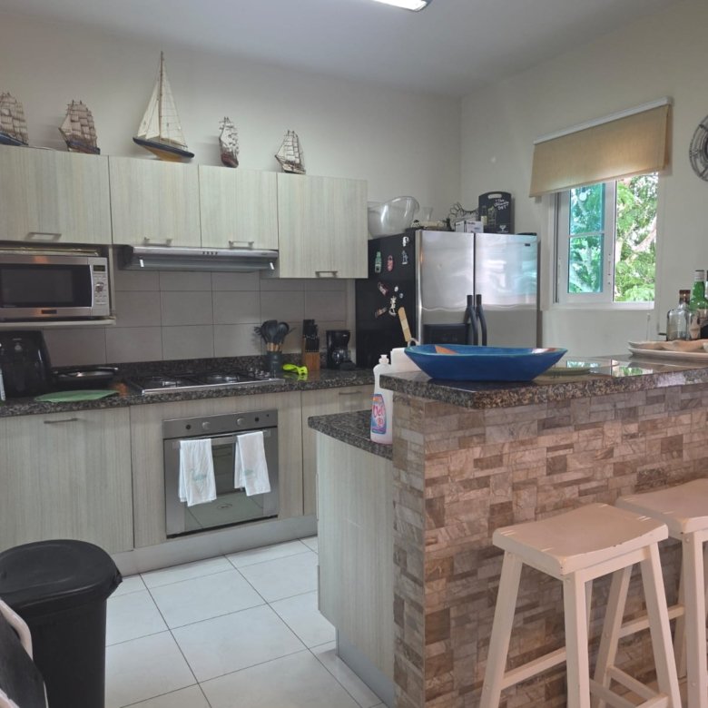 Playa Santa Clara, Bijao Frente a Campo de Golf y vista al Lago: Apartamento Amoblado de 3 habitaciones