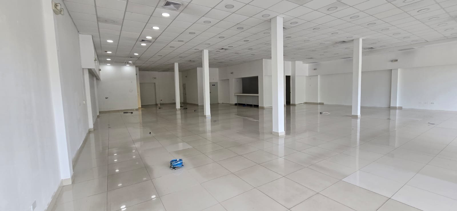 San Francisco / Altos del Golf: Local Comercial de Planta Baja, en Plaza con Estacionamientos
