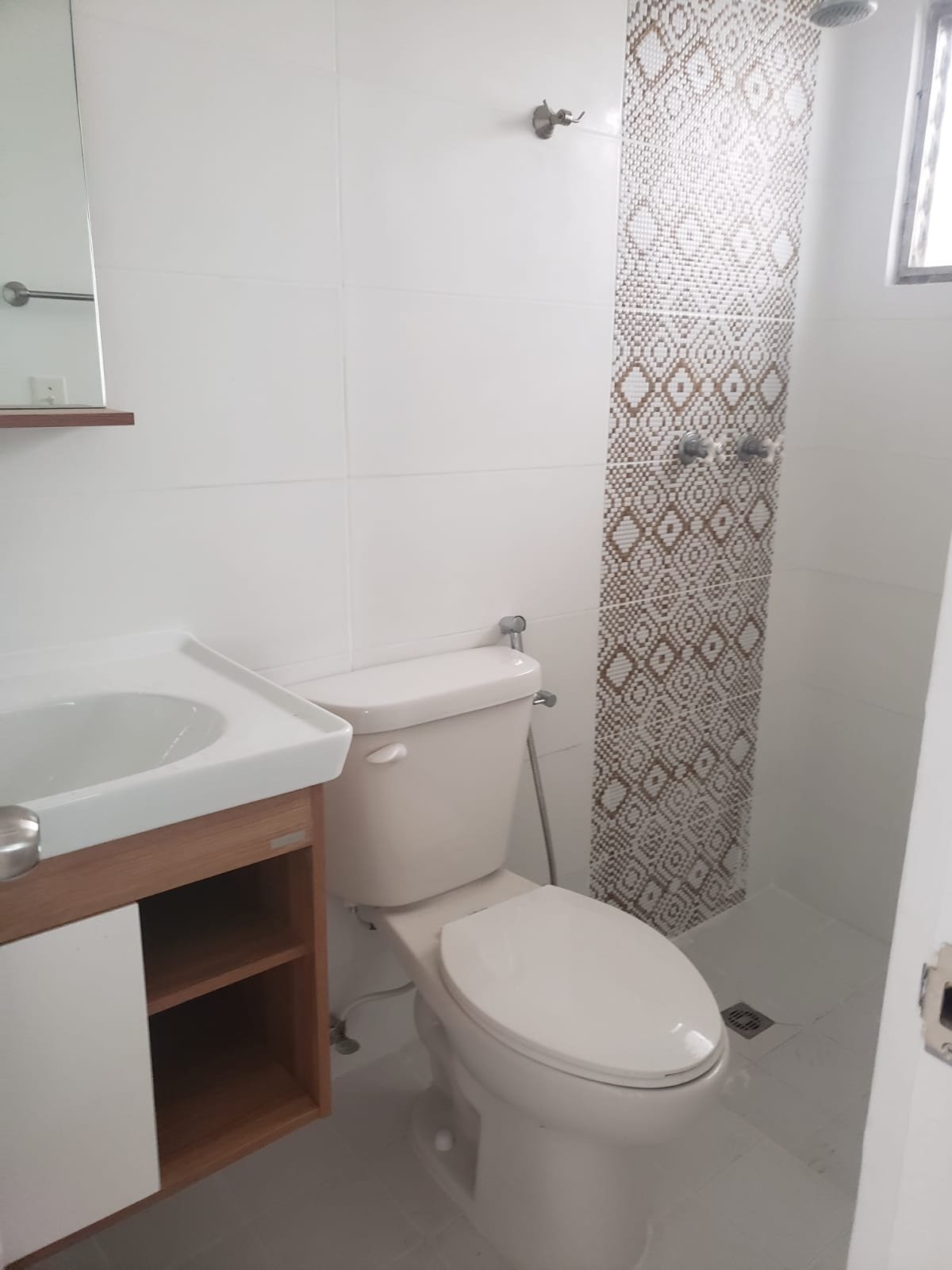 El Dorado – Betania: Casa Cercada, de 4 Recamaras, 4 Baños, 1 Nivel