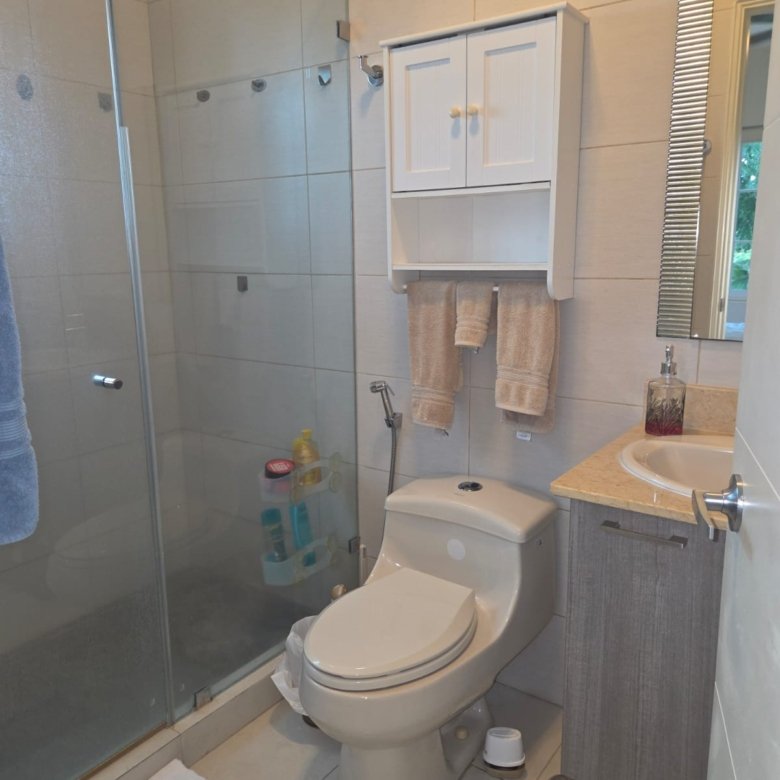 Playa Santa Clara, Bijao Frente a Campo de Golf y vista al Lago: Apartamento Amoblado de 3 habitaciones