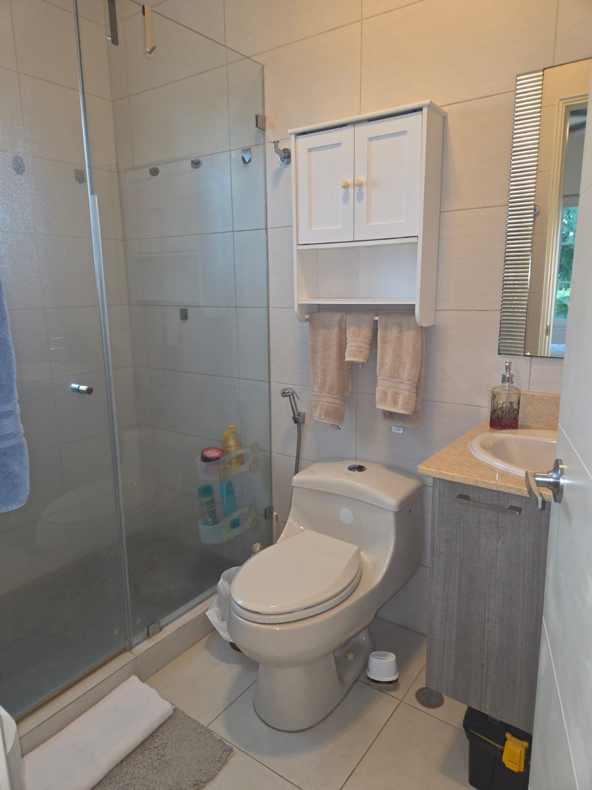 Playa Santa Clara, Bijao Frente a Campo de Golf y vista al Lago: Apartamento Amoblado de 3 habitaciones