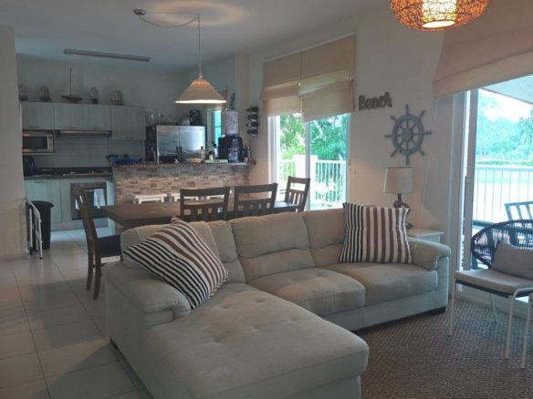 Playa Santa Clara, Bijao Frente a Campo de Golf y vista al Lago: Apartamento Amoblado de 3 habitaciones